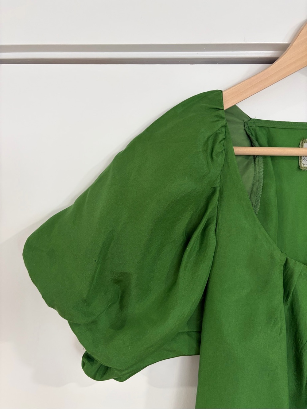 GLAM VINTAGE SOUL Green Puff Sleeve Women's Top, size S. - Picture 5 of 9